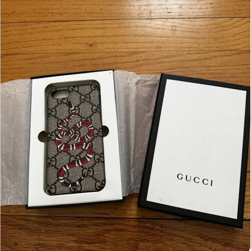Gucci iphone 8 New in the Gucci Box Corn Snake Phone Cover Case